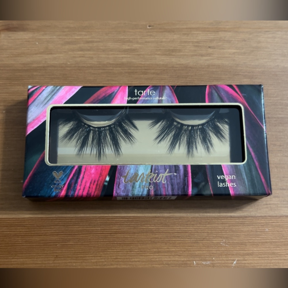 Tarte faux lashes cruelty-free lashes in Sassy